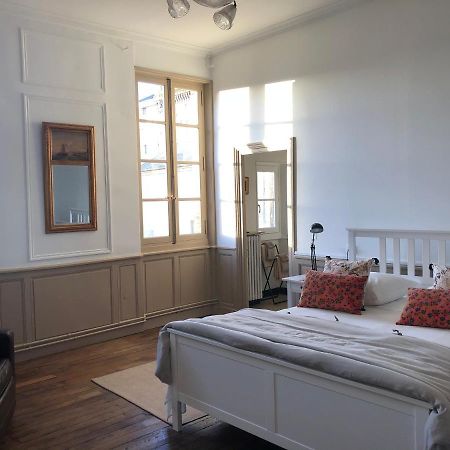 أنغوليم Beautifully Renovated Rooms On Place New York المظهر الخارجي الصورة