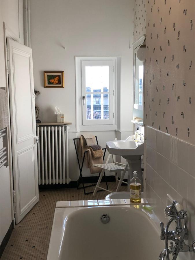 أنغوليم Beautifully Renovated Rooms On Place New York المظهر الخارجي الصورة