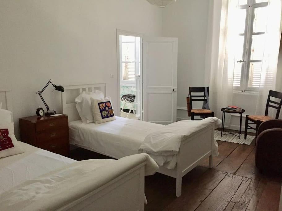 أنغوليم Beautifully Renovated Rooms On Place New York المظهر الخارجي الصورة