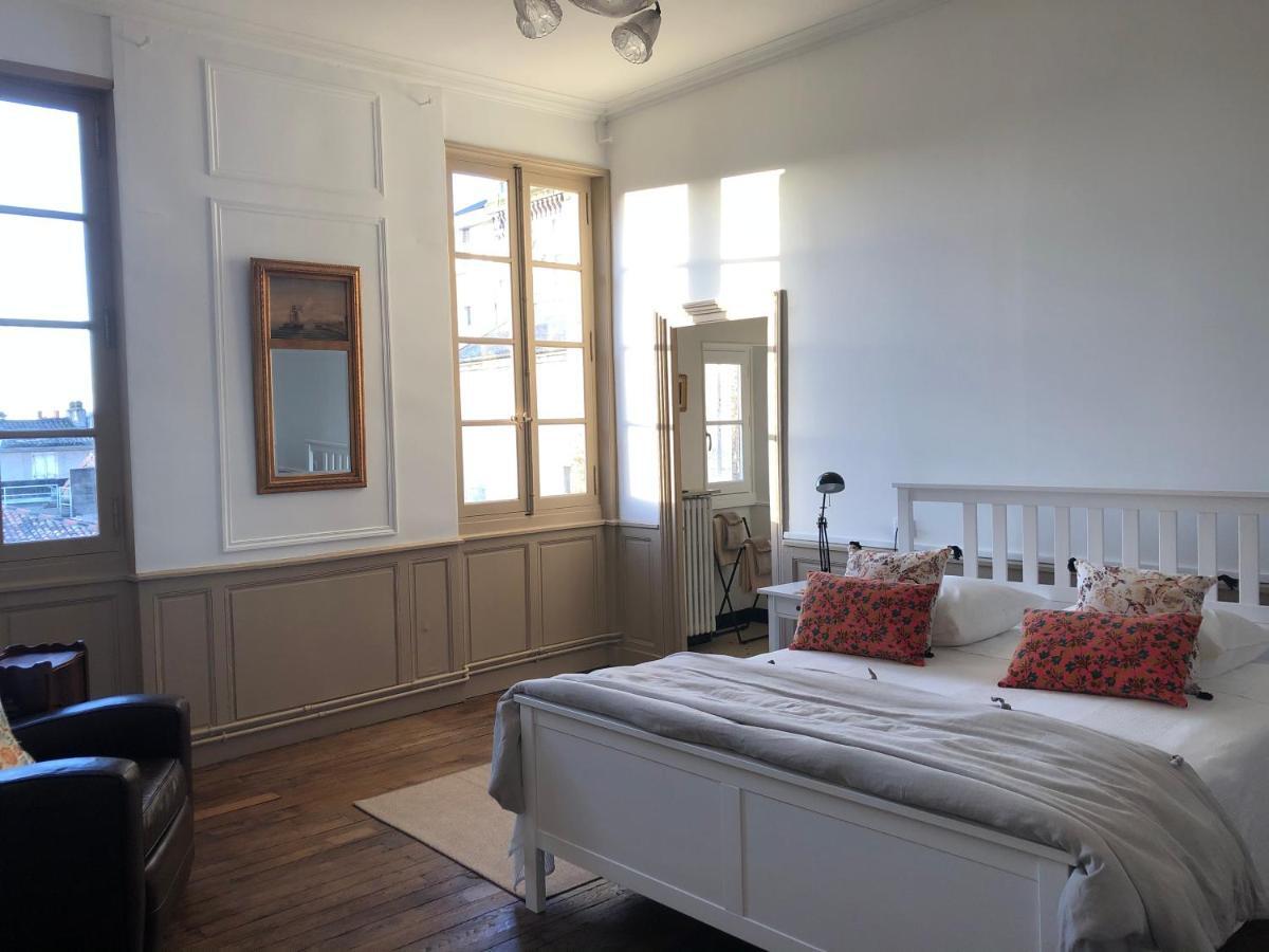 أنغوليم Beautifully Renovated Rooms On Place New York المظهر الخارجي الصورة