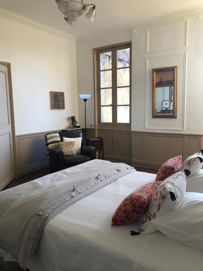 أنغوليم Beautifully Renovated Rooms On Place New York المظهر الخارجي الصورة